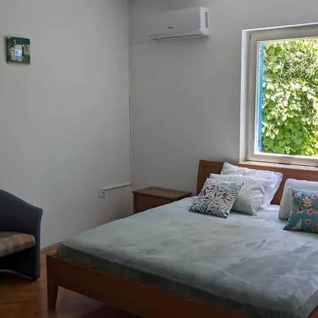אכסניה Sea House N1