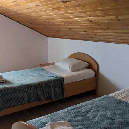 אכסניה Sea House N1 *
