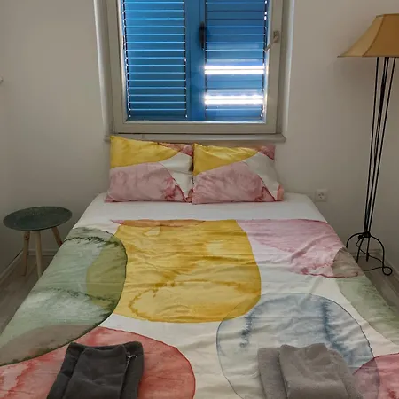 Sea House N1 אכסניה